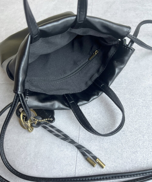 CPCM(シーピーシーエム)の「チャーム付きPU巾着バッグ(ショルダーバッグ・メンズ・ブラウン/ブラック・FREE)」の11枚目の写真