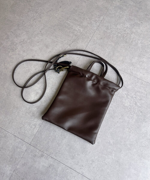 CPCM(シーピーシーエム)の「チャーム付きPU巾着バッグ(ショルダーバッグ・メンズ・ブラウン/ブラック・FREE)」の17枚目の写真