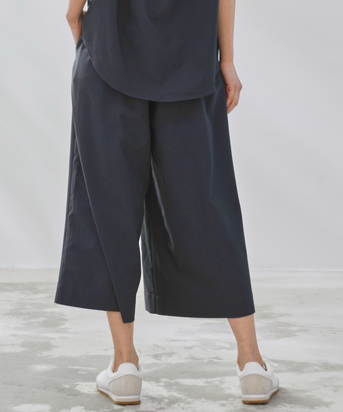 Arnold Palmer(アーノルドパーマー)の「風を感じる ストレッチサッカー ワイドパンツ(その他パンツ・レディース・テラコッタ/カーキ/ネイビー・S/M/L)」の6枚目の写真