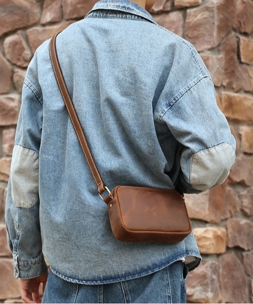 NiiNa(ニーナ)の「【 NiiNa homme / ニーナオム 】高品質牛革 スクエア ショルダーバッグ(ショルダーバッグ・メンズ・ブラウン/ブラック/ダークブラウン・FREE)」の3枚目の写真
