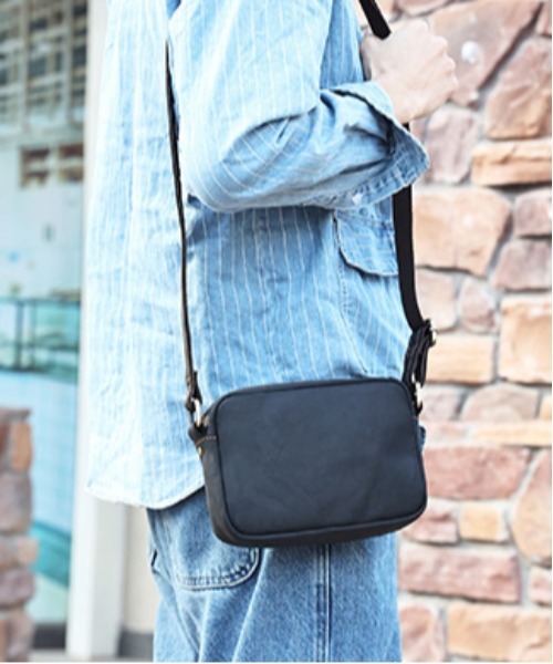 NiiNa(ニーナ)の「【 NiiNa homme / ニーナオム 】高品質牛革 スクエア ショルダーバッグ(ショルダーバッグ・メンズ・ブラウン/ブラック/ダークブラウン・FREE)」の14枚目の写真