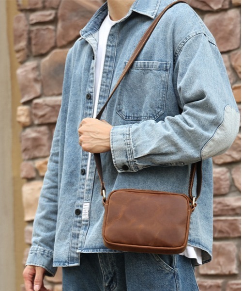 NiiNa(ニーナ)の「【 NiiNa homme / ニーナオム 】高品質牛革 スクエア ショルダーバッグ(ショルダーバッグ・メンズ・ブラウン/ブラック/ダークブラウン・FREE)」の5枚目の写真