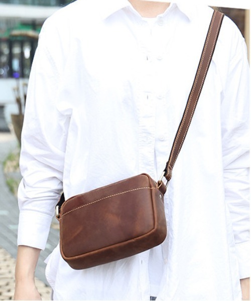 NiiNa(ニーナ)の「【 NiiNa homme / ニーナオム 】高品質牛革 スクエア ショルダーバッグ(ショルダーバッグ・メンズ・ブラウン/ブラック/ダークブラウン・FREE)」の15枚目の写真