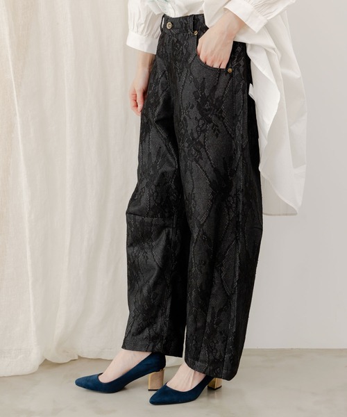 iS ScoLar(イズスカラー)の「552214:花柄レースデニムパンツ(デニムパンツ・レディース・ブルー・M)」の18枚目の写真