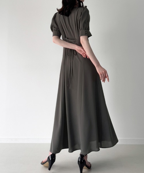 junoah（ジュノア）の「バックレースアップセミフレアワンピース（薄手ジョーゼット生地）（ワンピース・レディース・ブラック/ピンク系その他/チャコール・SMALL/MEDIUM/LARGE）」の8枚目の写真