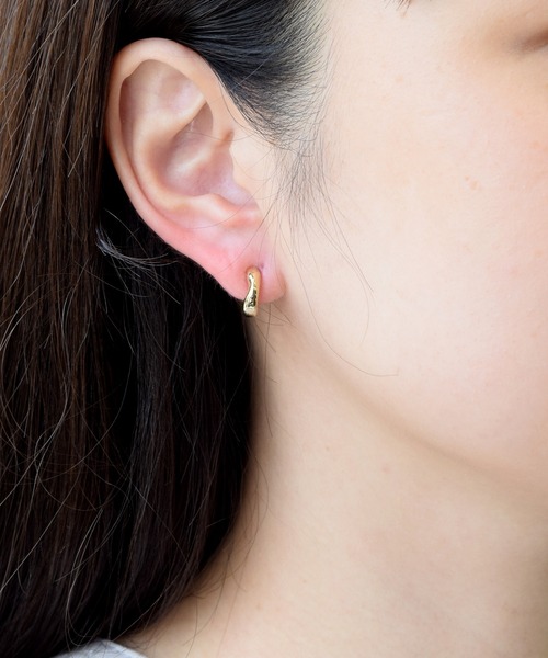 CALIN STANDARD(カリンスタンダード)の「◆金属アレルギー対応◆◆made in japan◆【痛くない】【落ちにくい】【ストレスフリーな着け心地】 ニュアンスライン ミニループフィットイヤリング(イヤリング・レディース・シルバー/ゴールド/ピンクゴールド・FREE)」の9枚目の写真