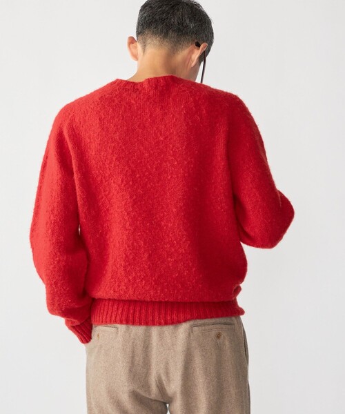 Harley of Scotland（ハーレーオブスコットランド）の「【SHIPS別注】HARLEY OF SCOTLAND: ウール シャギー クルーネック ニット（ニット/セーター・メンズ・バイオレット/レッド/ケリーグリーン/ダークグレー/ブルー系/イエロー・MEDIUM/LARGE/X-LARGE）」の12枚目の写真