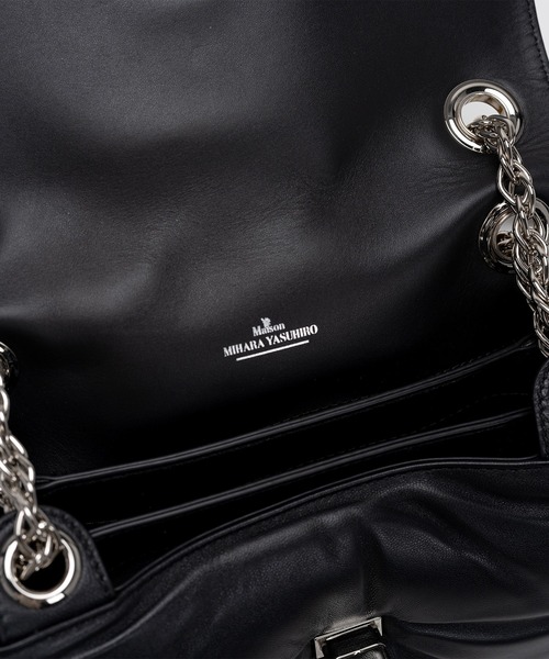 Maison MIHARA YASUHIRO(メゾンミハラヤスヒロ)の「"TOY" Banana Handle Chain Shoulder Bag(ショルダーバッグ・メンズ・ブラック・FREE)」の8枚目の写真