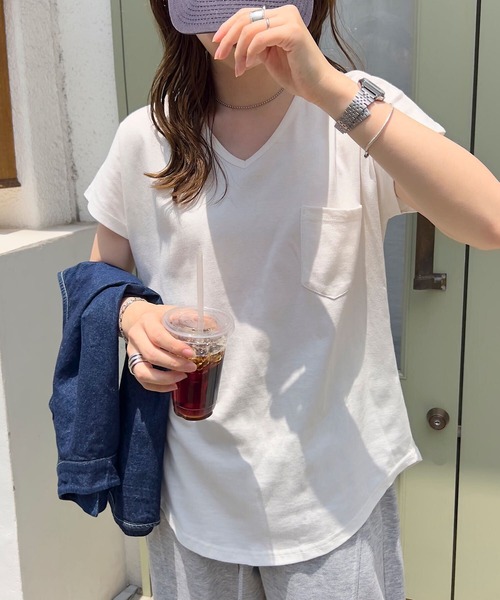 KOBE LETTUCE（コウベレタス）の「[ M L XL 汗じみ防止＆UVカット ] ポケット付きVネックTシャツ（Tシャツ/カットソー・レディース・ブラック/オフホワイト/杢グレー/ネイビー/ダークカーキ/ライトオレンジ系/アイボリー・M/XL/L）」の10枚目の写真