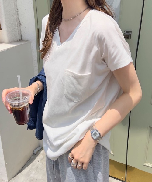 KOBE LETTUCE（コウベレタス）の「[ M L XL 汗じみ防止＆UVカット ] ポケット付きVネックTシャツ（Tシャツ/カットソー・レディース・ブラック/オフホワイト/杢グレー/ネイビー/ダークカーキ/ライトオレンジ系/アイボリー・M/XL/L）」の9枚目の写真