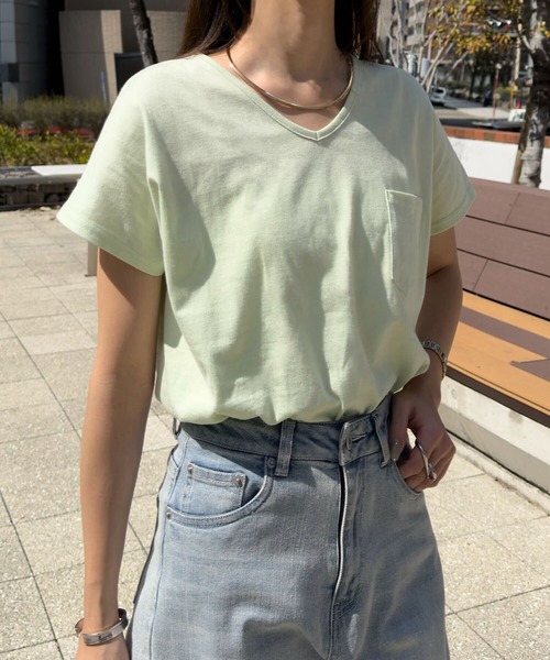 KOBE LETTUCE（コウベレタス）の「[ M L XL 汗じみ防止＆UVカット ] ポケット付きVネックTシャツ（Tシャツ/カットソー・レディース・ブラック/オフホワイト/杢グレー/ネイビー/ダークカーキ/ライトオレンジ系/アイボリー/ミント・M/XL/L）」の15枚目の写真