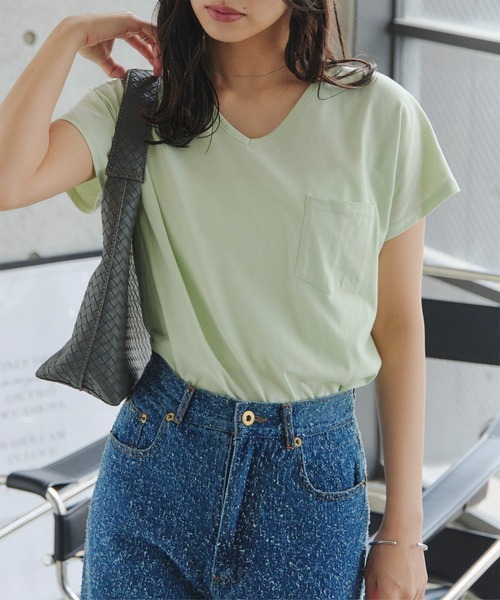 KOBE LETTUCE（コウベレタス）の「[ M L XL 汗じみ防止＆UVカット ] ポケット付きVネックTシャツ（Tシャツ/カットソー・レディース・ブラック/オフホワイト/杢グレー/ネイビー/ダークカーキ/ライトオレンジ系/アイボリー/ミント・M/XL/L）」の10枚目の写真