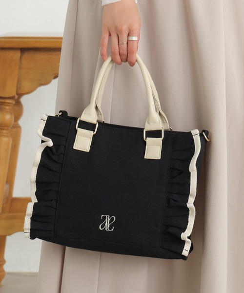 ALTROSE(アルトローズ)の「【500mlペットボトル収納可】2way トート フリル キャンバス ショルダーバッグ 刺繍(トートバッグ・レディース・ブラック×ホワイト/ホワイト×ブラック/ブラック×ブラック・FREE)」の2枚目の写真