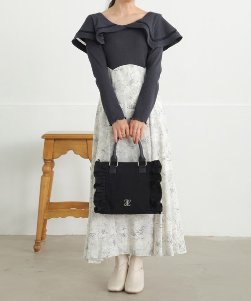 ALTROSE(アルトローズ)の「【500mlペットボトル収納可】2way トート フリル キャンバス ショルダーバッグ 刺繍(トートバッグ・レディース・ブラック×ホワイト/ホワイト×ブラック/ブラック×ブラック・FREE)」の10枚目の写真