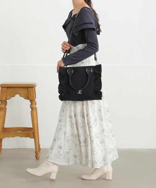 ALTROSE(アルトローズ)の「【500mlペットボトル収納可】2way トート フリル キャンバス ショルダーバッグ 刺繍(トートバッグ・レディース・ブラック×ホワイト/ホワイト×ブラック/ブラック×ブラック・FREE)」の12枚目の写真