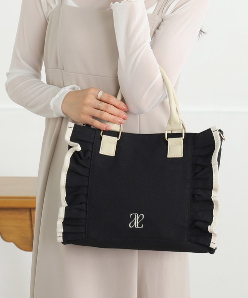 ALTROSE(アルトローズ)の「【500mlペットボトル収納可】2way トート フリル キャンバス ショルダーバッグ 刺繍(トートバッグ・レディース・ブラック×ホワイト/ホワイト×ブラック/ブラック×ブラック・FREE)」の13枚目の写真