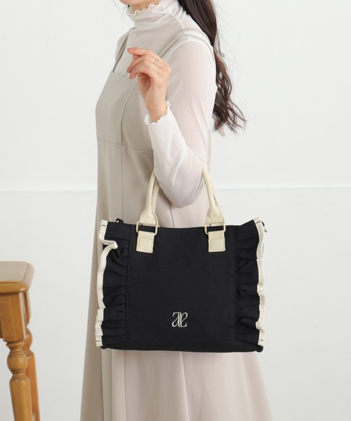 ALTROSE(アルトローズ)の「【500mlペットボトル収納可】2way トート フリル キャンバス ショルダーバッグ 刺繍(トートバッグ・レディース・ブラック×ホワイト/ホワイト×ブラック/ブラック×ブラック・FREE)」の14枚目の写真