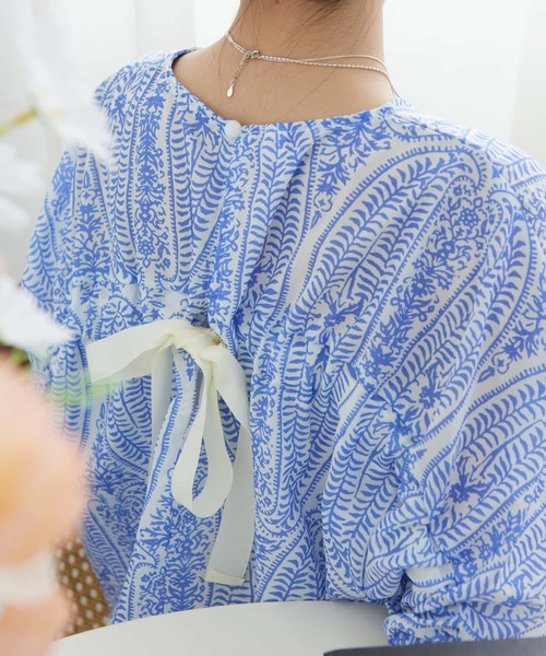 MAISON DE THERESE(メゾン ド テレーズ)の「バック紐リボン ボリューム感ブラウス(シャツ/ブラウス・レディース・レッド/ブルー・M)」の3枚目の写真