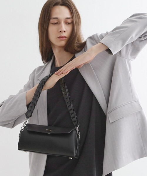 tk.TAKEO KIKUCHI（ティーケータケオキクチ）の「ランドスケープ ピローフラップバッグ（ショルダーバッグ・メンズ・ブラック/ボルドー・00）」の2枚目の写真