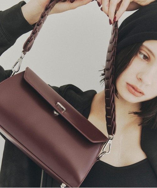 tk.TAKEO KIKUCHI（ティーケータケオキクチ）の「ランドスケープ ピローフラップバッグ（ショルダーバッグ・メンズ・ブラック/ボルドー・00）」の3枚目の写真