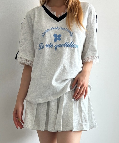 .KOM(ドットコム)の「A'GEM/9 × .kom 『.KOMZ/ドットケーオーエムゼット』クローバー刺繍×ペプラムレースセットアップ(Tシャツ/カットソー・レディース・ブラック/ピンク/ライトグレー・FREE)」の6枚目の写真