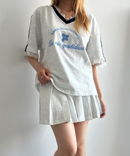 .KOM(ドットコム)の「A'GEM/9 × .kom 『.KOMZ/ドットケーオーエムゼット』クローバー刺繍×ペプラムレースセットアップ(Tシャツ/カットソー・レディース・ブラック/ピンク/ライトグレー・FREE)」の5枚目の写真