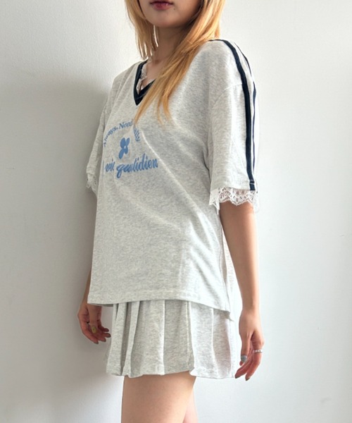 .KOM(ドットコム)の「A'GEM/9 × .kom 『.KOMZ/ドットケーオーエムゼット』クローバー刺繍×ペプラムレースセットアップ(Tシャツ/カットソー・レディース・ブラック/ピンク/ライトグレー・FREE)」の7枚目の写真
