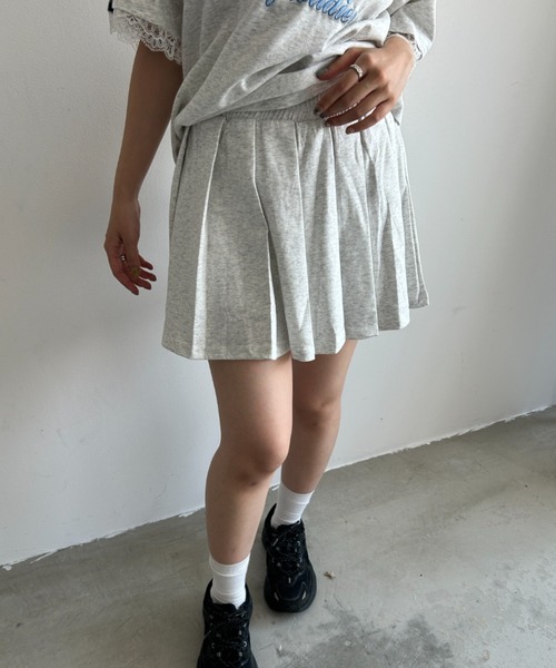 .KOM(ドットコム)の「A'GEM/9 × .kom 『.KOMZ/ドットケーオーエムゼット』クローバー刺繍×ペプラムレースセットアップ(Tシャツ/カットソー・レディース・ブラック/ピンク/ライトグレー・FREE)」の8枚目の写真