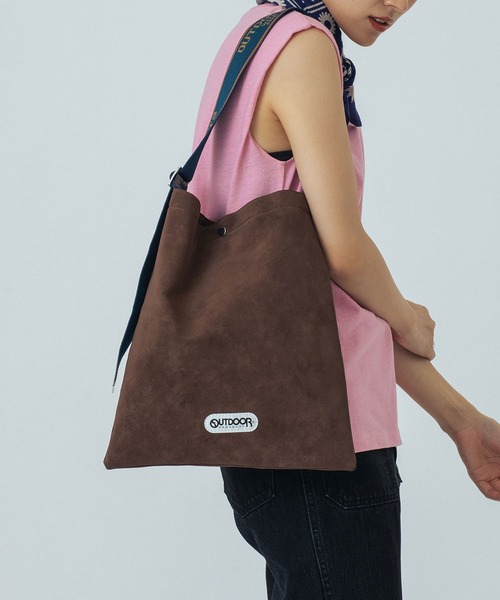 OUTDOOR PRODUCTS(アウトドアプロダクツ)の「【ブラウンROSE BUD別注カラー】(OUTDOOR)SUEDE LIKE TOTE(トートバッグ・レディース・ブラック/ブラウン・ONE SIZE)」の2枚目の写真