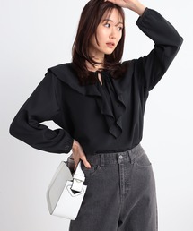 フリル襟ブラウス