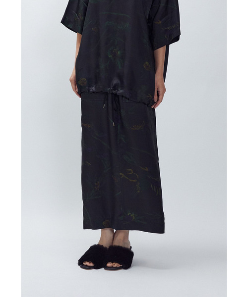 near.nippon.（ニアーニッポン）の「＜near.nippon (ニアー ニッポン)＞ボタニカルプリント ロングスカート（スカート・レディース・ブラック系その他3・38）」の3枚目の写真