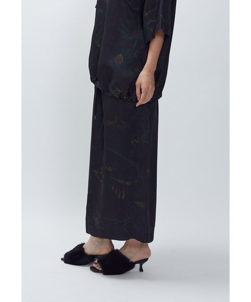 near.nippon.（ニアーニッポン）の「＜near.nippon (ニアー ニッポン)＞ボタニカルプリント ロングスカート（スカート・レディース・ブラック系その他3・38）」の4枚目の写真