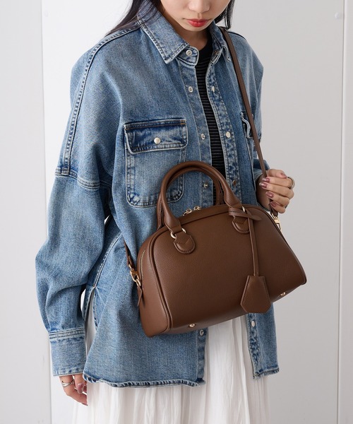 cache cache（カシュ カシュ）の「【cache cache】シボフェイクレザーボストンバッグ（ボストンバッグ・レディース・アイボリー/ブラック/ブラウン/レッド・FREE）」の3枚目の写真