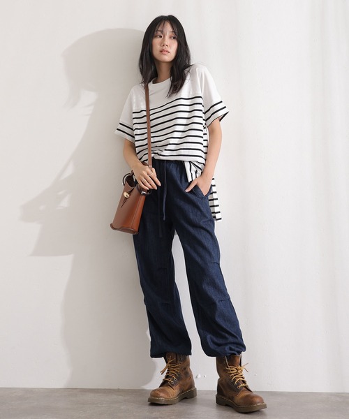 ElegChic(エレグシック)の「ライトオンスデニムリラックスワイドパンツ(デニムパンツ・レディース・ライトブルー/ネイビー/ネイビー系・4L/M/L/XL/XXL)」の1枚目の写真