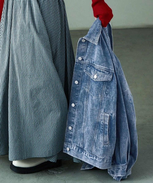 Fashion Letter（ファッションレター）の「オーバーサイズ デニムジャケット アウター ブルゾン（デニムジャケット・レディース・ライトブルー/ブラック/ブルー・M/L）」の4枚目の写真