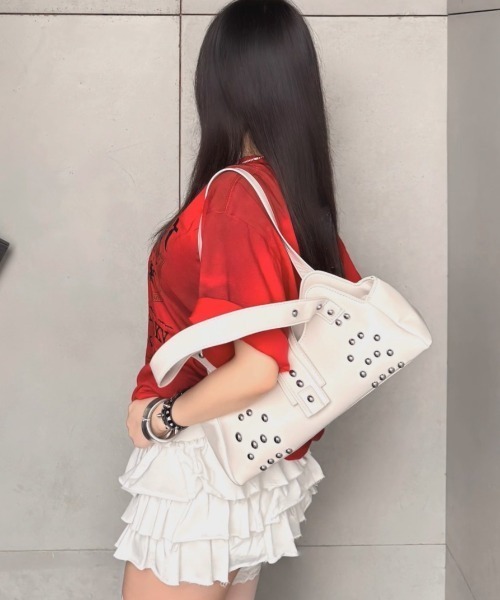 .KOM(ドットコム)の「A'GEM/9 × .kom 『.KOM/ドットケーオーエム』 Patent Stud Handbag/エナメル スタッズハンドバッグ(ハンドバッグ・レディース・レッド/ホワイト/ブラック・FREE)」の17枚目の写真