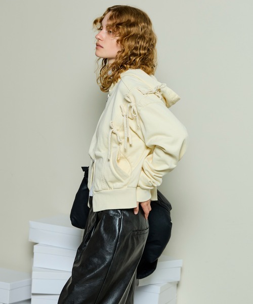 MAISON SPECIAL(メゾンスペシャル)の「Shoulder Ribbon Hoodie / ショルダーリボンパーカー(パーカー・レディース・ブラック/ホワイト/ブラウン・FREE)」の14枚目の写真