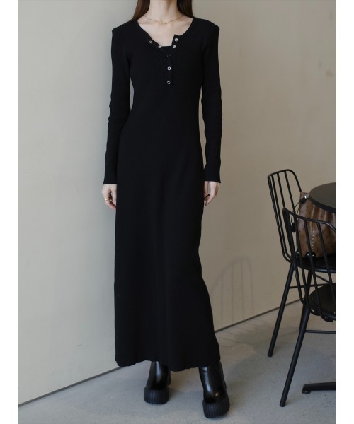 amel（エイメル）の「【RE ARRIVAL】ボタンレイヤードデザインニットワンピース（ワンピース・レディース・ブラック・FREE）」の16枚目の写真