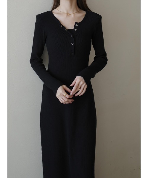 amel（エイメル）の「【RE ARRIVAL】ボタンレイヤードデザインニットワンピース（ワンピース・レディース・ブラック・FREE）」の3枚目の写真