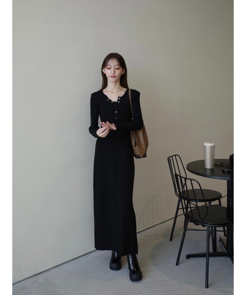 amel（エイメル）の「【RE ARRIVAL】ボタンレイヤードデザインニットワンピース（ワンピース・レディース・ブラック・FREE）」の11枚目の写真