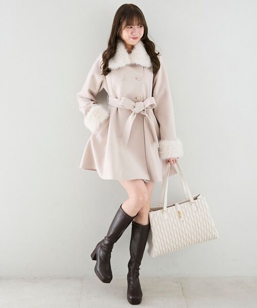 MAJESTIC LEGON（マジェスティックレゴン）の「クラシカルスクエアトートバッグ（トートバッグ・レディース・アイボリー/ブラック・FREE）」の4枚目の写真