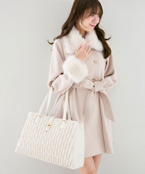 MAJESTIC LEGON（マジェスティックレゴン）の「クラシカルスクエアトートバッグ（トートバッグ・レディース・アイボリー/ブラック・FREE）」の5枚目の写真