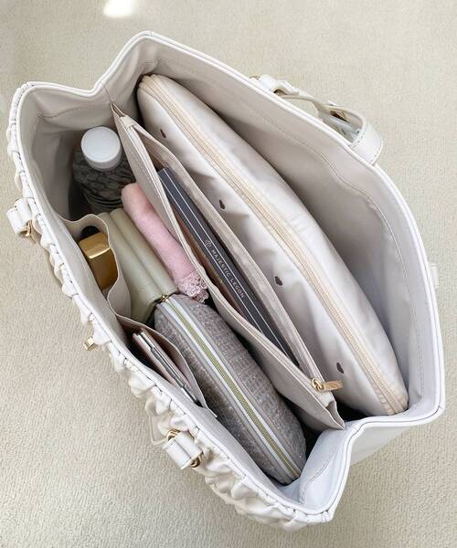 MAJESTIC LEGON（マジェスティックレゴン）の「クラシカルスクエアトートバッグ（トートバッグ・レディース・アイボリー/ブラック・FREE）」の11枚目の写真