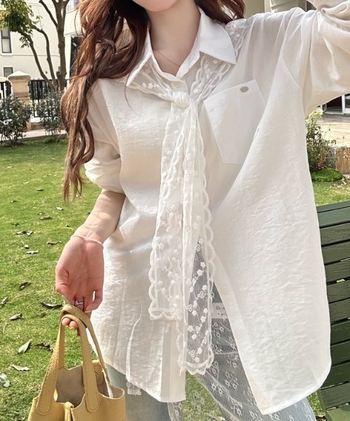 LADY LIKE（レディライク）の「【春夏新作】レースストール付ゆったりシャツ（シャツ/ブラウス・レディース・ピンク/ブルー/ホワイト・M）」の2枚目の写真