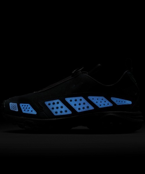 NIKE(ナイキ)の「NIKE Air Max Sndr Gtx(ナイキ ウィメンズ エア マックス SNDR GTX)(スニーカー・レディース・レッド系/ブラック系・23.5cm/23cm/28.5cm/28cm/27.5cm/27cm/26.5cm/26cm/25.5cm/25cm/24.5cm/24cm/29cm)」の20枚目の写真