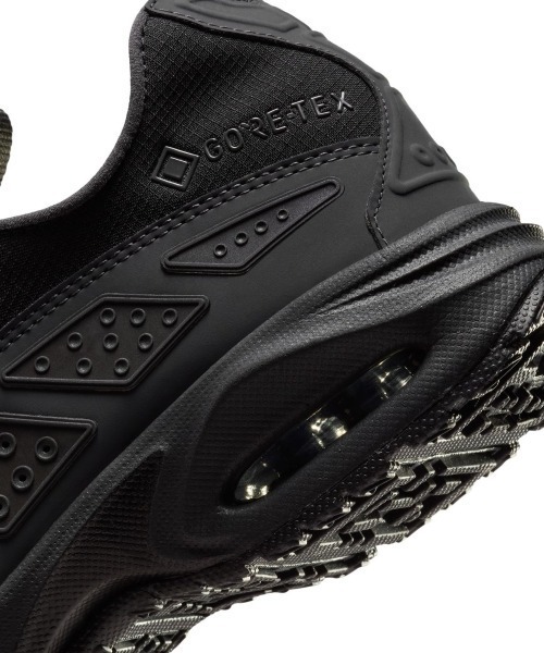 NIKE(ナイキ)の「NIKE Air Max Sndr Gtx(ナイキ ウィメンズ エア マックス SNDR GTX)(スニーカー・レディース・レッド系/ブラック系・23.5cm/23cm/28.5cm/28cm/27.5cm/27cm/26.5cm/26cm/25.5cm/25cm/24.5cm/24cm/29cm)」の16枚目の写真