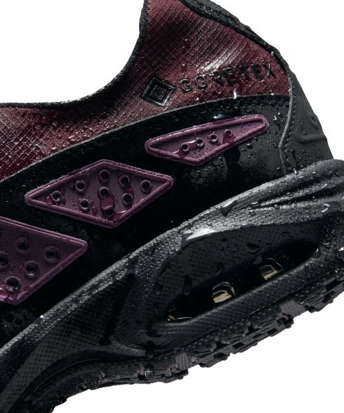 NIKE(ナイキ)の「NIKE Air Max Sndr Gtx(ナイキ ウィメンズ エア マックス SNDR GTX)(スニーカー・レディース・レッド系/ブラック系・23.5cm/23cm/28.5cm/28cm/27.5cm/27cm/26.5cm/26cm/25.5cm/25cm/24.5cm/24cm/29cm)」の6枚目の写真