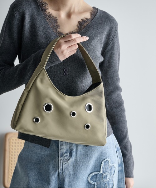 THE YOn(ザヨン)の「アイレットデザインワンハンドルバッグ(ショルダーバッグ・レディース・ブラック/アイボリー/グリーン/レオパード・FREE)」の10枚目の写真
