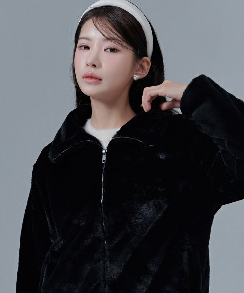 CHASECULT（チェイスカルト）の「女性ハイネックミンクカラージップアップ-CFRG4376D03（その他アウター・レディース・ブラック・85/90）」の2枚目の写真