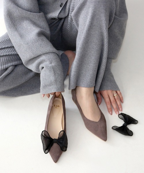 Fin（フィン）の「2WAYリボンフラットシューズ【低反発スポンジ入り】（パンプス・レディース・ブラック/グレー/ブラウン・23cm/23.5cm/24cm/24.5cm/25cm/22.5cm）」の3枚目の写真